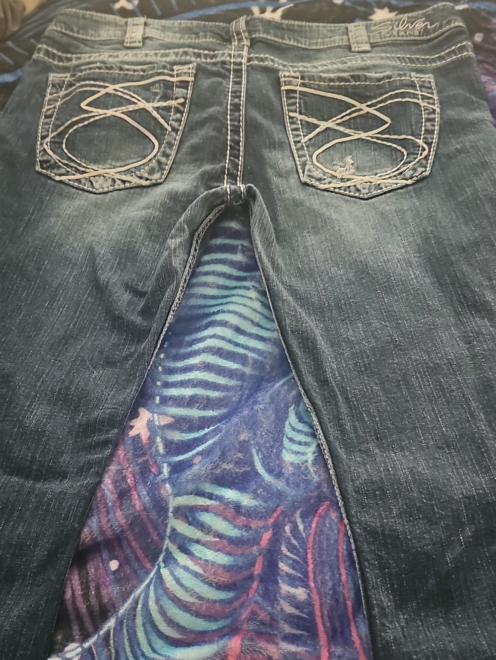 Silver Jeans Men's Dark Blue Bootcut Jeans with Contrast Pocket Stitching